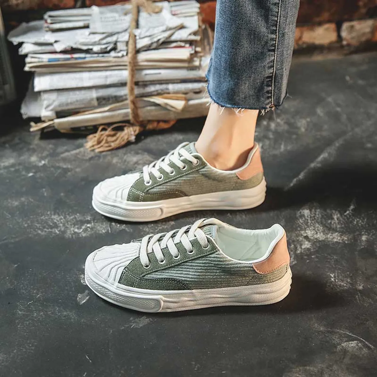 Green canvas texture stripe lace up shoe sneaker