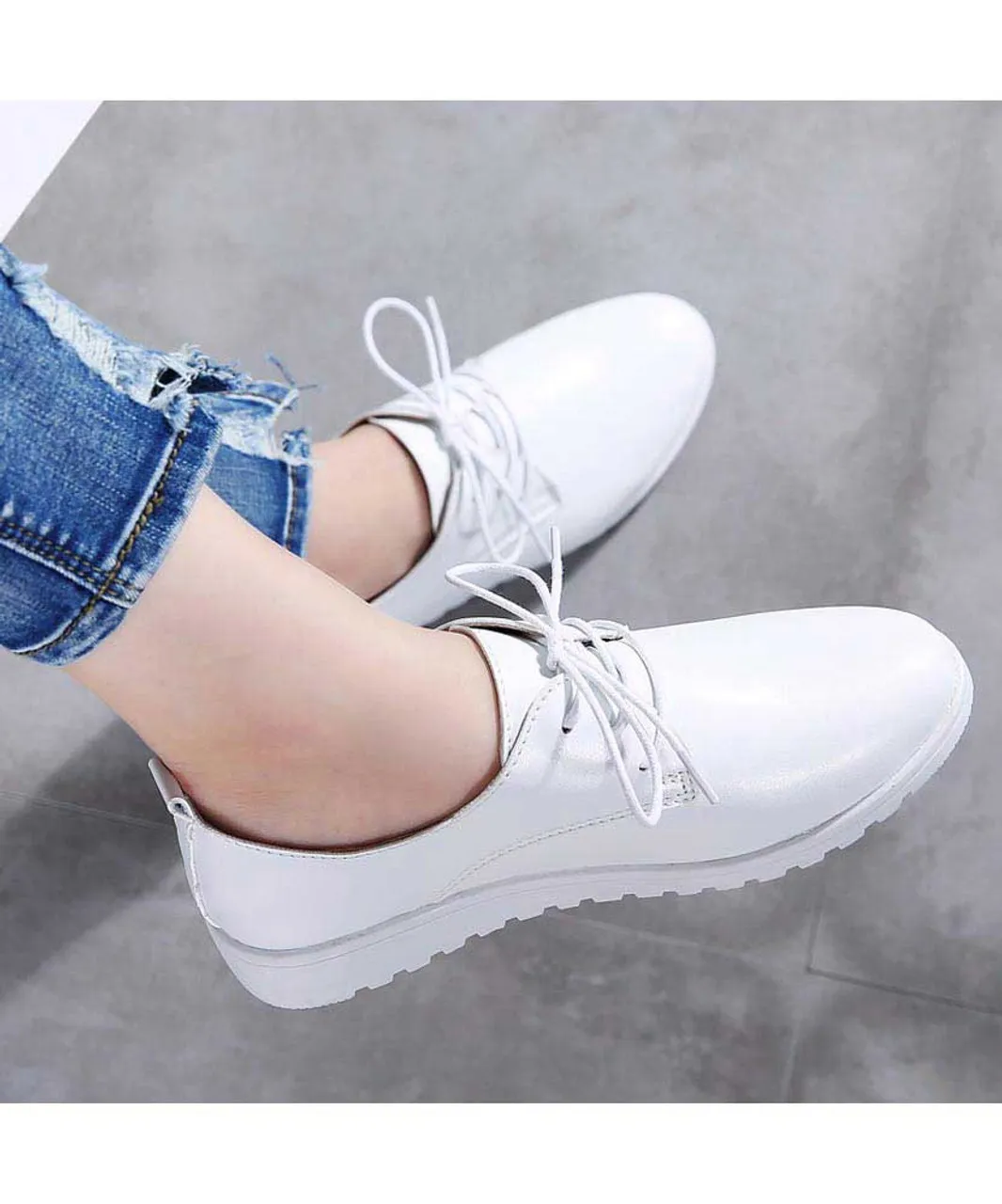 White plain casual lace up shoe sneaker