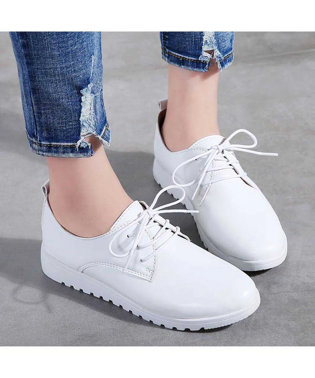 White plain casual lace up shoe sneaker