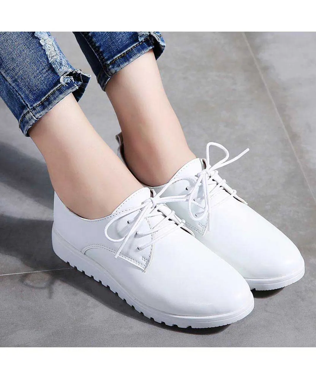 White plain casual lace up shoe sneaker