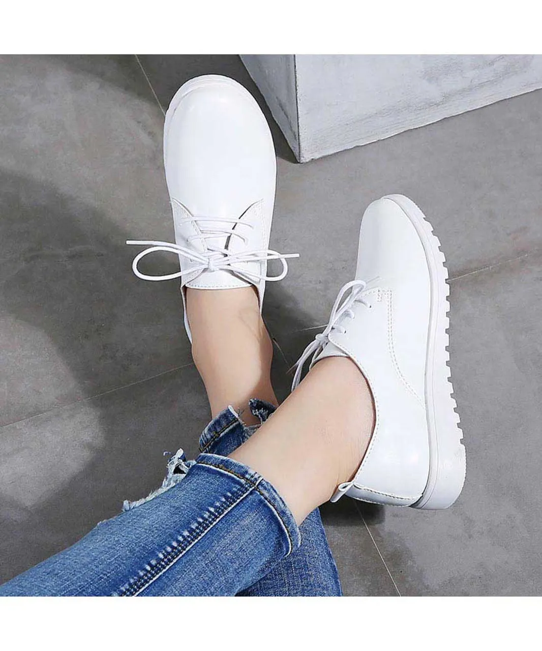 White plain casual lace up shoe sneaker