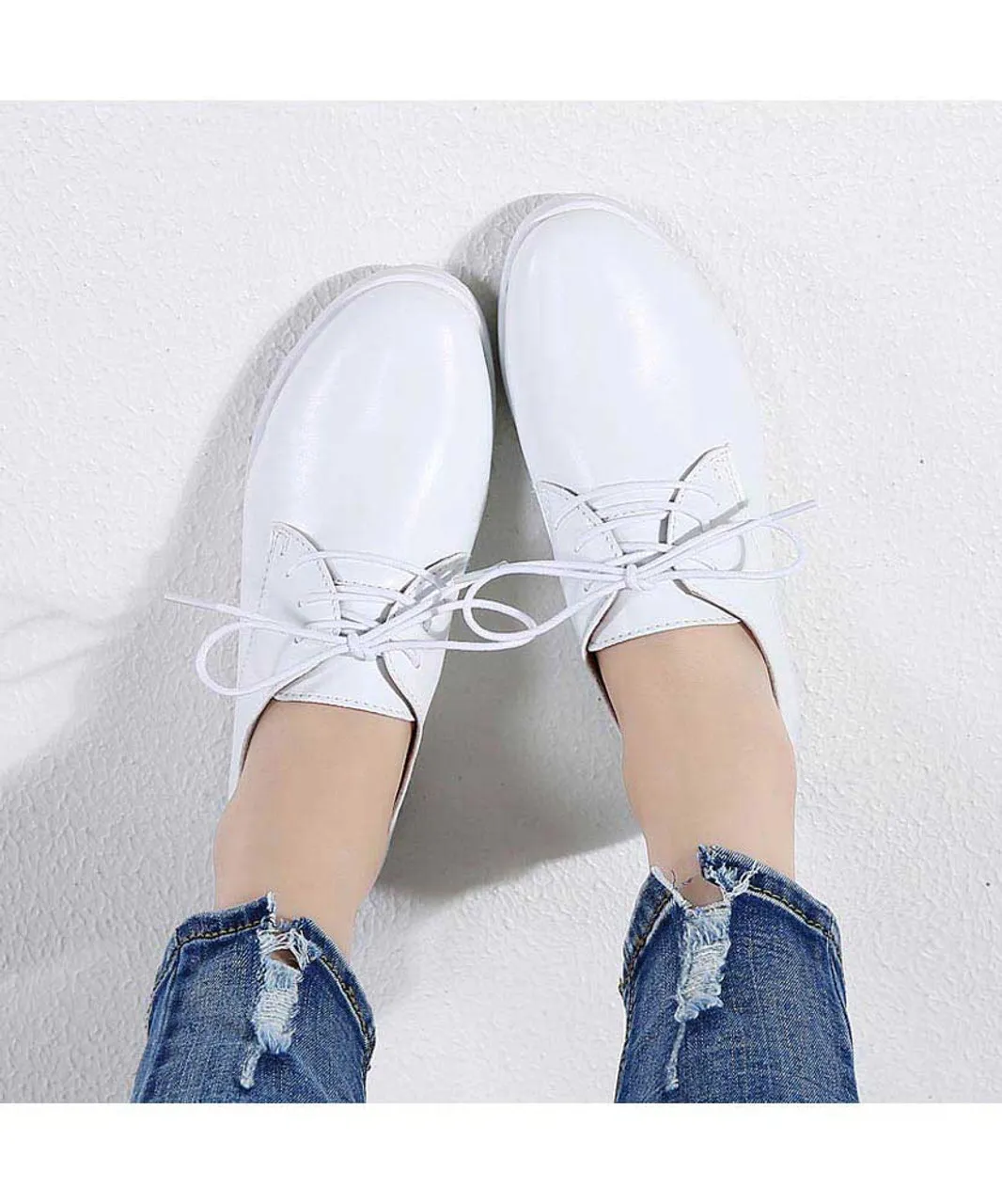 White plain casual lace up shoe sneaker