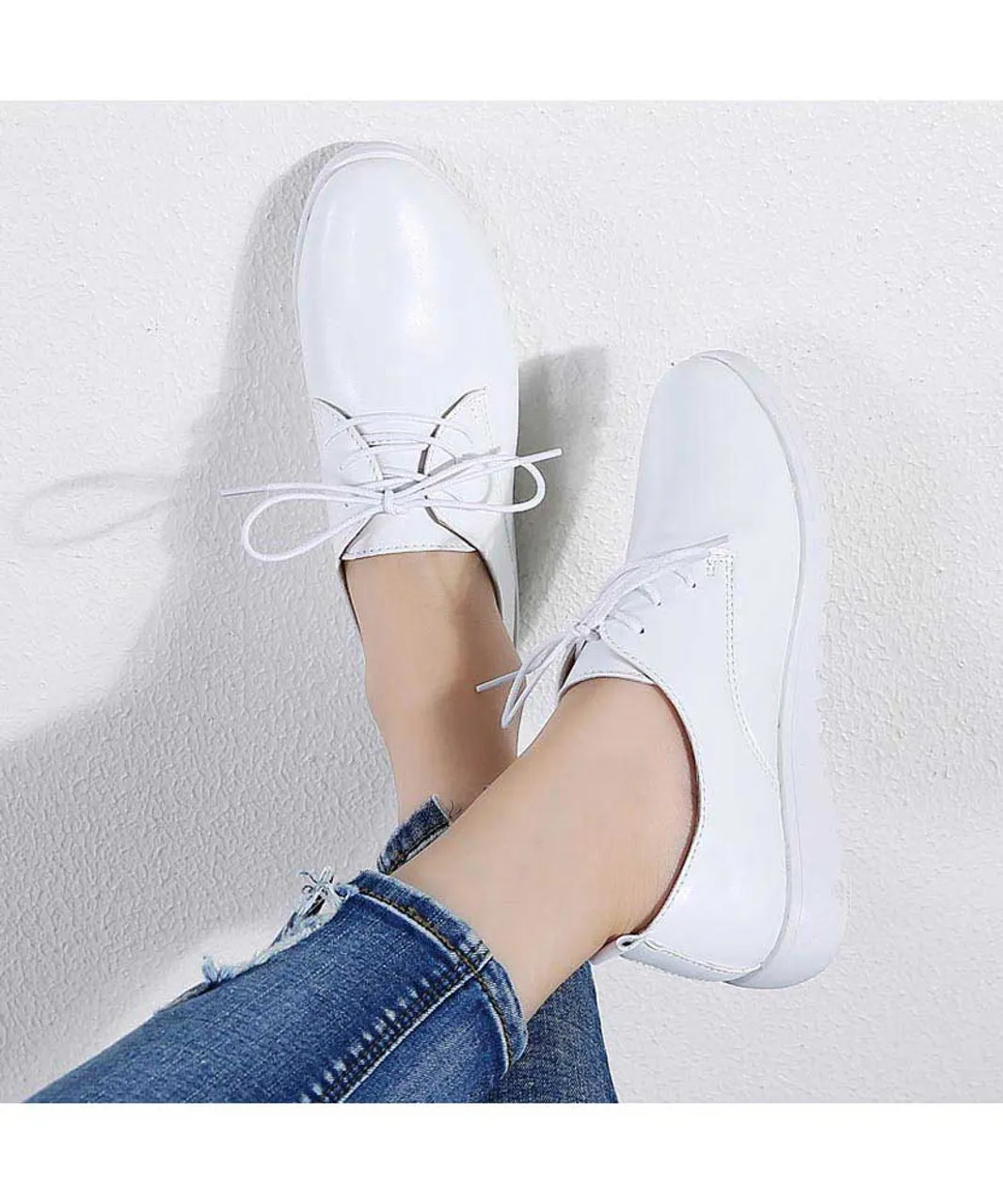 White plain casual lace up shoe sneaker